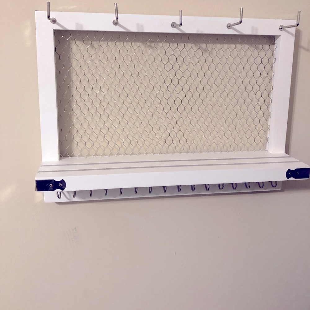 Hanging jewelry organizer